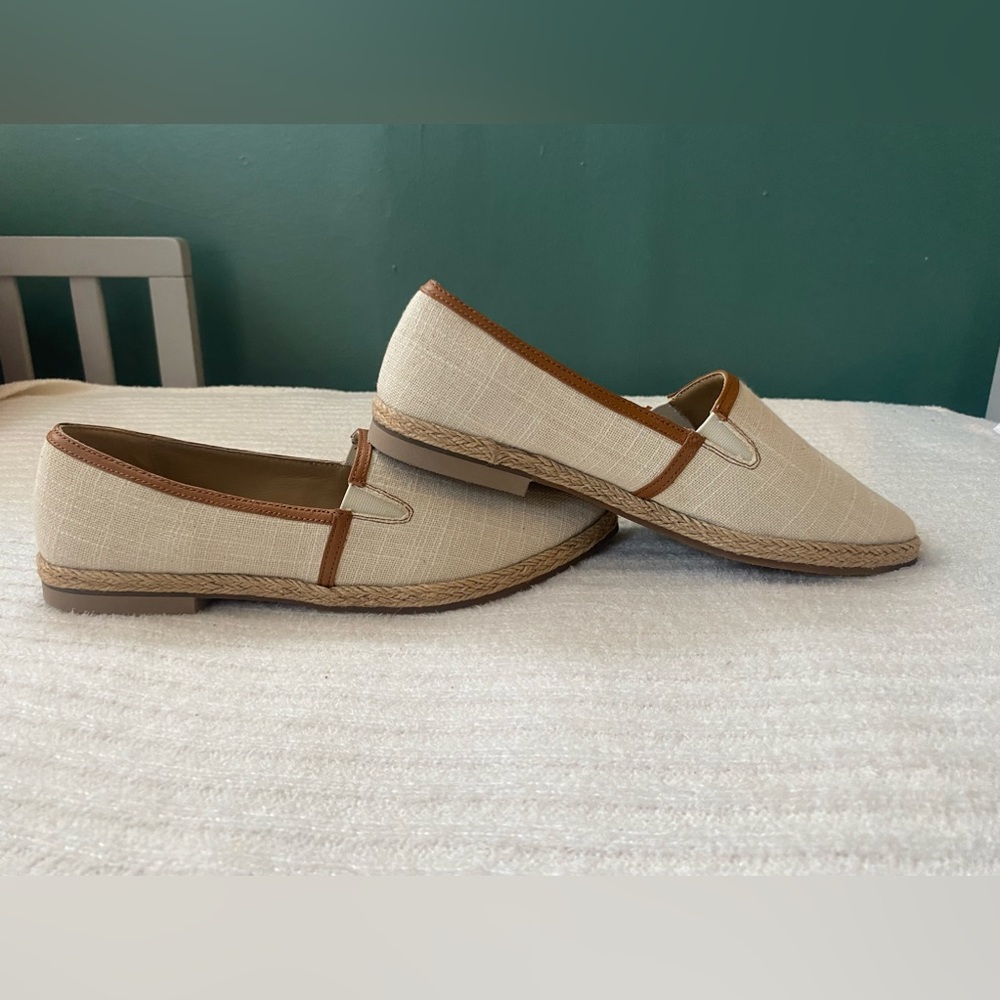 NWT Trotters Womens 8 Estelle Espadrille Flat “natural canvas”